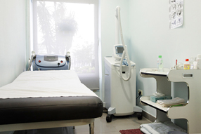 interior sala de tratamiento de clínica estética en san sebastián